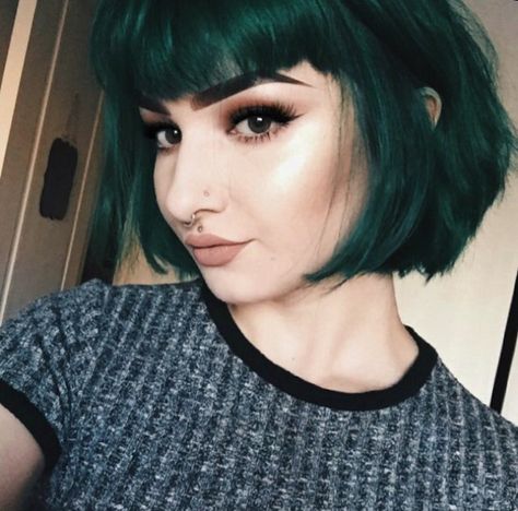 Forest Green Hair Dark Short, Emerald Green Pixie Hair, Short Witchy Hair, Forest Green Hair Dark, Forest Green Hair, Mullet Girl, Emerald Green Hair, Emerald Hair, Edgy Hair Color