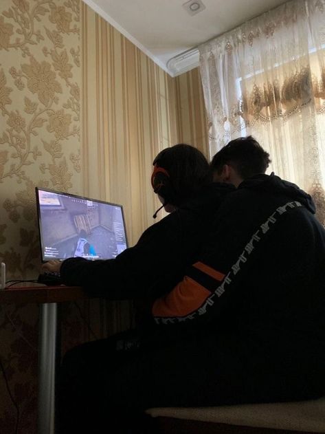 Gamers Couple Goals, Pc Aesthetic, Chicas Punk Rock, Gamer Couple, Gamer Boyfriend, Couples Play, Gamer Boy, Couple Games, Korean Couple