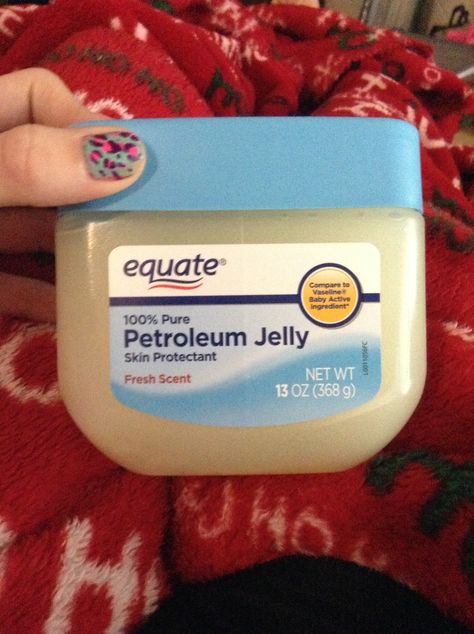 Petroleum jelly is a great Source for anything like if u put it on your eyelashes overnight it will make them grow longer another way to use it is you would put some on your elbows or knees or any place on your body that is dry and it smooths it and there are a lot of uses for petroleum jelly and don't be confused petroleum jelly is the same thing as Vaseline so you could use whatever you have!! Petroleum Jelly Uses, Vaseline Eyelashes, Apple Cider Vinegar Remedies, Beauty Hacks Eyelashes, Dairy Free Breastfeeding, Hacks Every Girl Should Know, Oil Free Makeup, Long Eyelashes, Petroleum Jelly