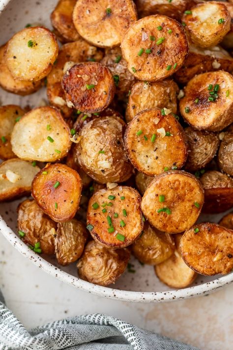 Garlic Roasted Potatoes – WellPlated.com Golden Potato Recipes, Roasted New Potatoes, Well Plated, Holiday Meal Planning, Potatoes In Oven, Garlic Roasted Potatoes, Pesto Salmon, Dinner Home, Crispy Garlic