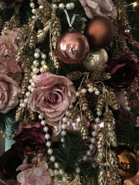 Rose Gold And Champagne Christmas Decor, Pink Gold Brown Christmas Tree, Bronze And Burgundy Christmas Tree, Brown And Pink Christmas Tree, Burgundy And Blush Christmas Tree, Mauve Christmas Decor, Pink And Brown Christmas Tree, Roses On Christmas Tree, Christmas Tree With Pearls