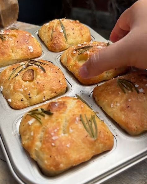 Individual Mini Focaccias 🍞🍅 | sauce | Don't forget to make a dipping sauce 🍞🍅 | By FOODbible Foccacia Bread Gift, Mini Focaccia Sandwiches, Individual Focaccia Bread, Mini Foccacia Bread Recipes, Focaccia Packaging, Mini Focaccia Bread, Mini Foccacia, Sourdough Appetizers, Mini Focaccia