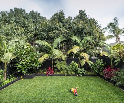 Tropical Backyard Landscaping, Small Tropical Gardens, Backyard Ideas For Small Yards, Tropical Garden Design, Tropical Backyard, Back Garden Design, Landscape Design Plans, Garden Types, Bay City