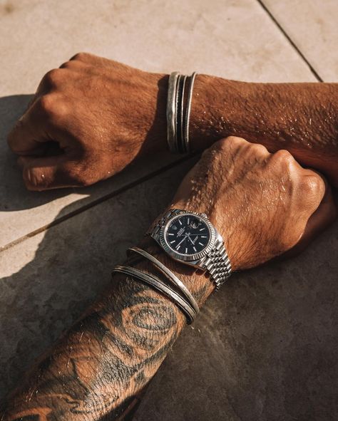 DANIEL MASON™ on Instagram: “All about the jewelry. ——— #mensjewelry #mensaccessoires #925silverjewelry #925mensjewelry#925bracelet” Male Bracelets, Man Pose, Street Style For Men, Rustic Luxe, Wrist Accessories, Edgy Jewelry, Rings And Necklaces, Art Of Man, Mens Necklace