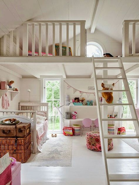 Vaulted ceiling loft space Mezzanine Bedroom, Kids Loft, Bedroom Loft, Loft Spaces, Dream Rooms, Kid Spaces, Cool Rooms, Childrens Bedrooms, Design Case