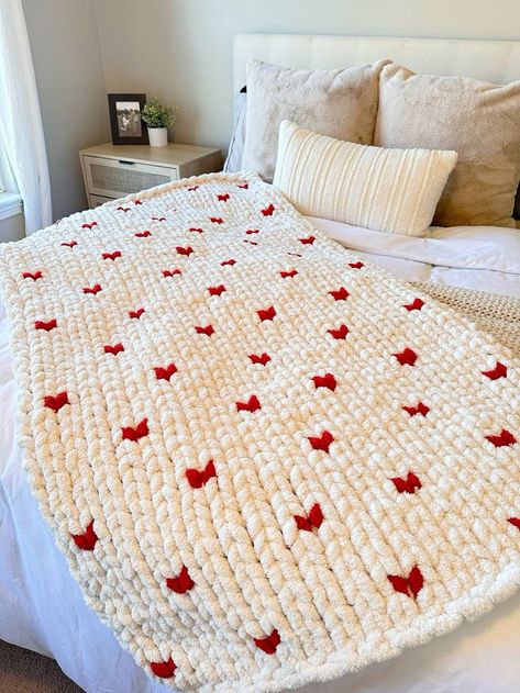 Chunky Crochet Blanket Aesthetic, Chunky Knit Blanket Christmas, Chunky Knit Blanket Designs, Crochet Fluffy Blanket, Chunky Crochet Blanket Pattern, Crochet Store, Hand Knitting Diy, Kitchen Ideas For Small Spaces, Chunky Crochet Blanket