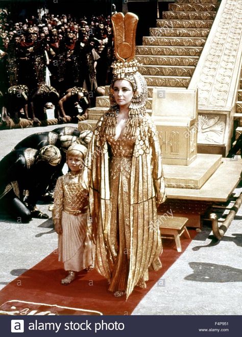 Download this stock image: Elizabeth Taylor / Cleopatra 1963 directed by Joseph L. Mankiewicz - F4P951 from Alamy's library of millions of high resolution stock photos, illustrations and vectors. Cleopatra Dress, Elizabeth Taylor Cleopatra, Queen Cleopatra, Liz Taylor, Golden Dress, Gentlemen Prefer Blondes, Movies Outfit, Movie Costumes, Elizabeth Taylor