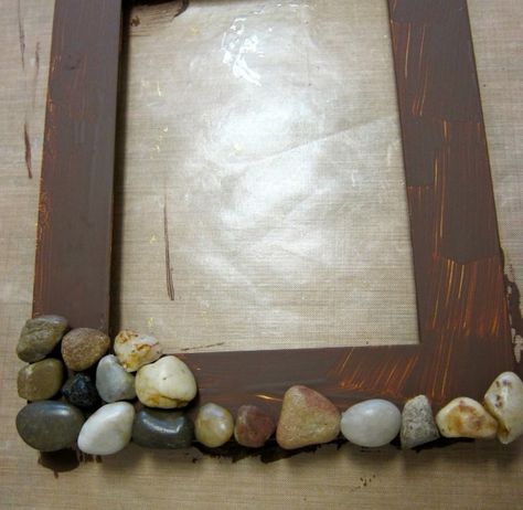 DIY Rocky Picture Frame - Morena's Corner Rocky Pictures, Rock Crafts Diy, Rock Pictures, Bottle Cap Art, Man Crafts, Picture Frame Decor, Vbs Crafts, Diy Picture Frames, Stone Pictures