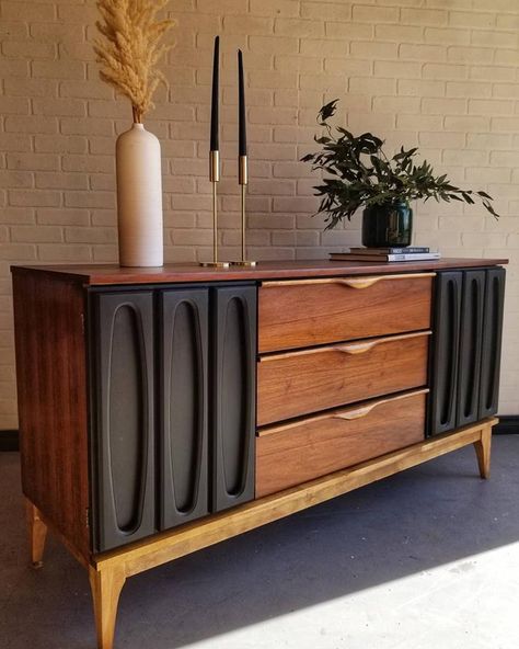 Vintage Stereo Cabinet Repurposed, Mcm Sideboard Makeover, Mcm Furniture Flip, Mcm Furniture Makeover, Modernize Old Furniture, Credenza Makeover, Modern Furniture Makeover, Floating Nightstand Ideas, Retro Furniture Makeover