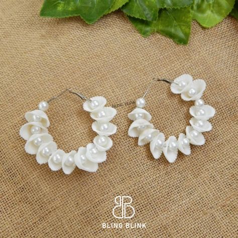 #everydaywear #minimal #preciousjewellery #potd #aesthetic #classy #dailywear #minimalism #niftdelhi #niftmumbai #niftbangalore #niftmumbai Sea Shells Earrings, Sea Shell Earrings, Jewellery Craft, Seashell Earrings, Beaded Necklace Diy, Seashell Jewelry, Necklace Diy, Seashell Crafts, Pearl Hoop Earrings