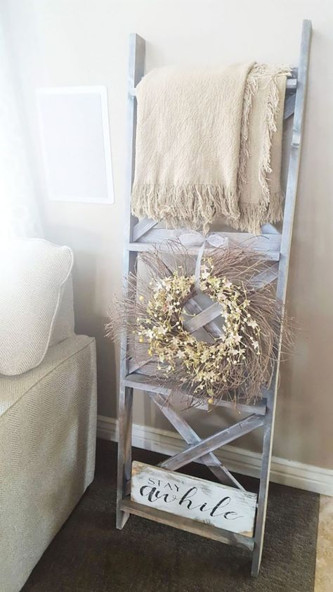 Blanket Ladder Ideas, Blanket Ladder Decor, Farmhouse Ladder, Farmhouse Blankets, Diy Blanket, Old Ladder, Diy Blanket Ladder, Cottage Market, Blanket Ladder