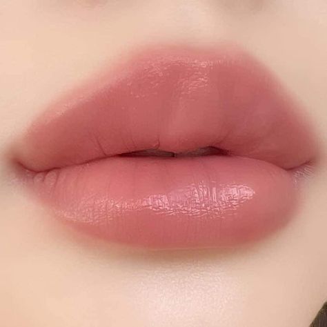 Round Lips, Lip Goals, Pretty Lips, Guys Grooming, Lips Inspiration, Desired Body, Plum Lips, Moist Lips, Light Makeup Looks