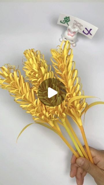 Wheat Decorations, Craft Ideas Paper, Paper Craft Ideas, Handmade Paper Crafts, Crepe Paper Flowers, Hello Dolly, Paper Flowers Diy, Crepe Paper, Flowers Diy