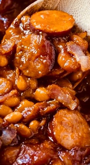 Sausage And Baked Beans, Best Baked Beans, Spicy Southern Kitchen, Bbq Baked Beans, Smoked Sausage Recipes, Cowboy Beans, Beans And Sausage, Sausage Dishes, Baked Bean Recipes