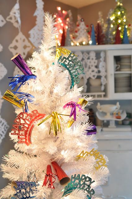 New Year's Eve Tree New Years Eve Tree, New Years Eve Day, New Years Tree, New Years Eve Decorations, New Year Decor, Primitive Christmas, New Years Decorations, New Year Celebration, New Year’s Eve