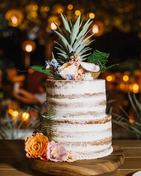 Pineapple Wedding Cake, Cake With Pineapple And Coconut, Wedding Cake Colors, Hawaii Wedding Cake, Tropical Wedding Reception, Cake With Pineapple, Pineapple And Coconut, Hawaii Destination Wedding, Oahu Wedding