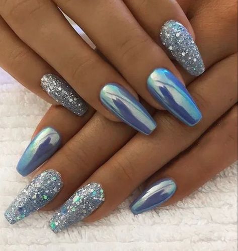 Blue And Silver Nails, Wallpaper Glitter, Glitter Tips, Blue Nail Art Designs, New Years Eve Nails, Ombre Nail, Nail Colors Winter, Winter Nails Acrylic, Blue Nail Art