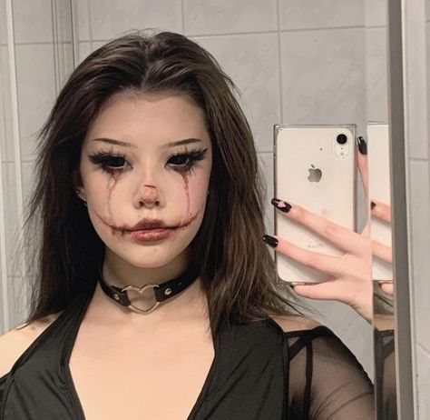 Spooky spot x Makeup art Makeup Horor, Cute Clown Makeup, X Makeup, Holloween Makeup, Creepy Makeup, Creepy Halloween Makeup, Cute Halloween Makeup, Desain Buklet, Halloween Makeup Pretty