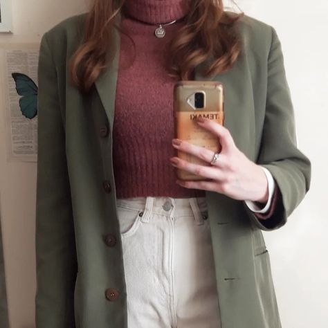 Dark Green Blazer Outfit, Rory Lorelai, Green Blazer Outfit, Dark Green Blazer, Dark Light Academia, Ecru Jeans, Green Academia, Girls Blazers, Girls Turtleneck