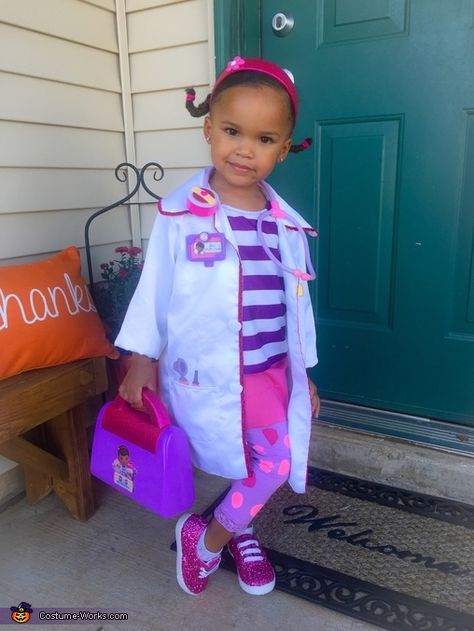 Doc Mcstuffins Halloween Costume, Doc Mcstuffins Outfit, Doc Mcstuffins Costume, Doctor Mcstuffins, Costume Last Minute, Last Minute Costume Ideas, Doc Mcstuffins Birthday Party, Kids Police, Last Minute Costume