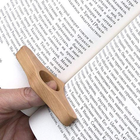 Wooden Page Holder, Bedside Book Holder, Book Accessories Gift Ideas, Cool Things To Make Out Of Wood, Book Holder Ideas, Wooden Things To Make, Wooden Book Holder, Handmade Wooden Gifts, Book Page Holder