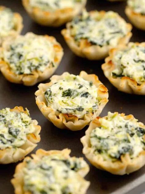 Spinach Artichoke Bites, Greek Spanakopita, Artichoke Bites, Baked Spinach Artichoke Dip, Thanksgiving Appetizers Easy, Phyllo Cups, Easter Appetizers, Festive Appetizers, Make Ahead Appetizers