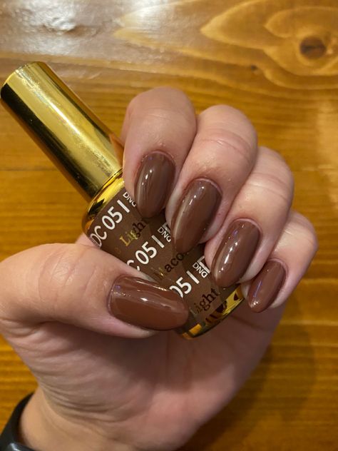 Dnd Light Macore, Dnd Brown Nails, Dnd Walnut Brown, Dnd Brown Gel Polish Colors, Dnd Brown Gel Polish, Brown Gel Polish, Dream Spa, Essie Nail Polish Colors, Minimal Nails Art