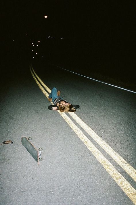 Laying In The Road, Fotografia Grunge, Tumblr Grunge, Skater Vibes, Vintage Cartoons, Camera Aesthetic, Skater Aesthetic, Skater Girl Outfits, Grunge Look