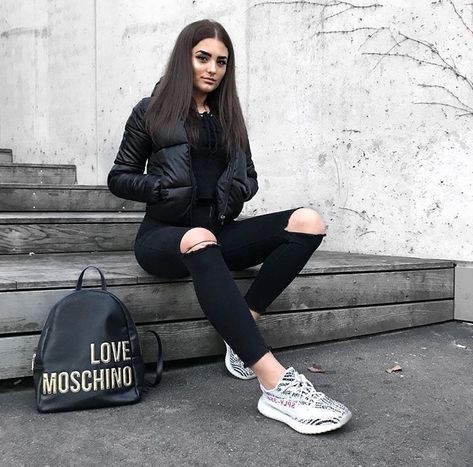 Black Yeezy 350 Outfit Women, Zebra Yeezy Outfit Women, Yeezy Outfit Women 350 Boost, Yeezy Boost Outfit, Yeezy Boost 350 Outfit Women, Yeezy Boost 350 Outfit, Outfit Ideas Girl, Yeezy Outfits, Yeezy Shoes Outfit