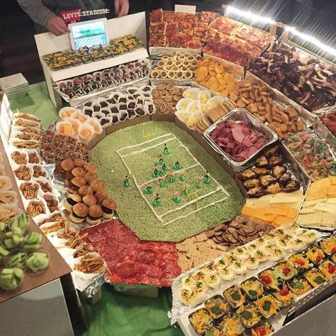 Best Football Food, Super Bowl Snack Stadium, Super Bowl Stadium, Stadium Food, Super Bowl Snack, Snack Stadium, Superbowl Party Decorations, Tailgate Ideas, Football Party Foods