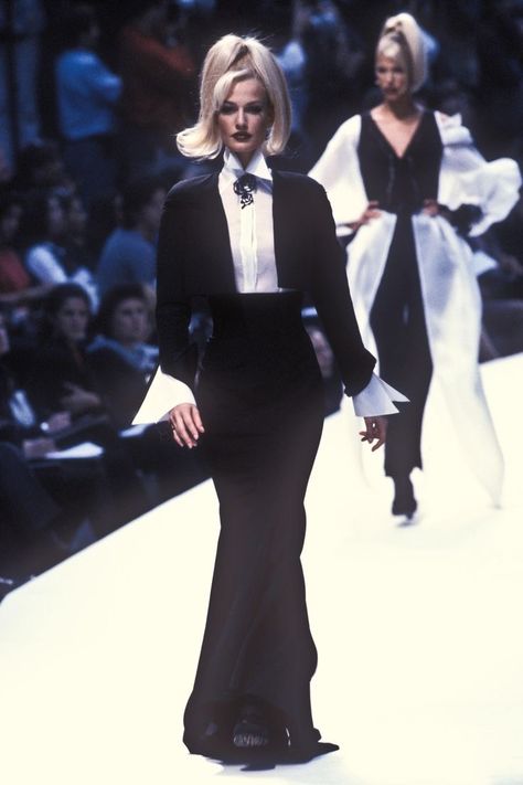 claude montana ss 1996 Claude Montana Runway, Claude Montana 80s, 90s Bombshell, Vintage Mugler, Mugler Runway, Montana Spring, Karen Mulder, Claude Montana, Dress Skirts