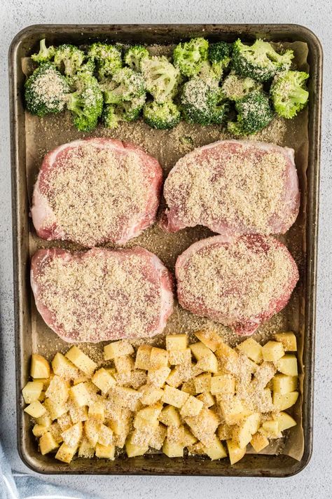 Sheet Pan Meals Healthy, Sheet Pan Pork Chops, Sheet Pan Pork, Pan Pork Chops, Pork Chops And Potatoes, Easy Pork Chops, Pork Chop Recipes Baked, Easy Pork Chop Recipes, Pork Chop Dinner