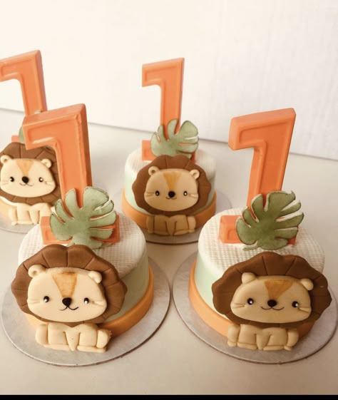 Lion Birthday Cake, Festa Safari Baby, Baby Christmas Photography, Baby Boy Birthday Cake, Lion Birthday, Lion King Birthday, Jungle Theme Birthday, Baby Boy 1st Birthday Party, Safari Cakes