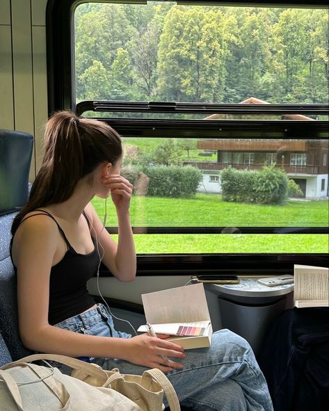 사진 촬영 포즈, Study Inspiration, Book Girl, Story Instagram, A Train, Study Motivation, Book Aesthetic, The Window, Summer Aesthetic