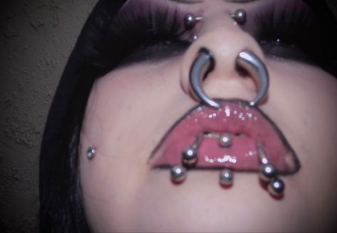 Vertical Labret And Snakebites, Vertical Snakebites, Vertical Labret Piercing, Vertical Labret, Lip Piercing Jewelry, Lip Piercings, Bellybutton Piercings, Tooth Gems, Snakebites