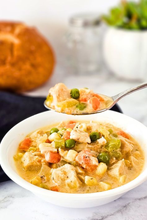 If you love chicken pie but don't care about the crust, this delicious and hearty crustless chicken pot pie is for you! Totally gluten-free, dairy-free and low-carb too! Crustless Chicken Pot Pie, Chicken Pie, Low Carb Soup, Chicken Pot, Chicken Pot Pie, Pot Pie, Yum Yum Chicken, Yum Yum, If You Love