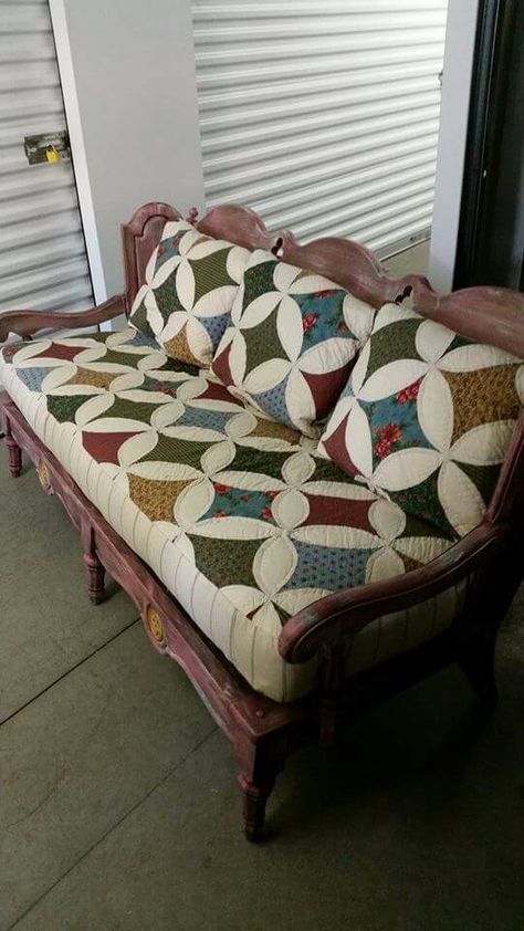 This old sofa has a new life using old stuff! Wooden Sofa Cover Ideas, Old Sofa Makeover Ideas, Old Sofa Makeover Ideas Indian, Antique Couch Reupholstered, Recycled Fabrics Sofa, Diy Straw Crafts, Spanish Sofa, Wooden Sofa Cover Ideas Indian, Sofa Cover Ideas Indian