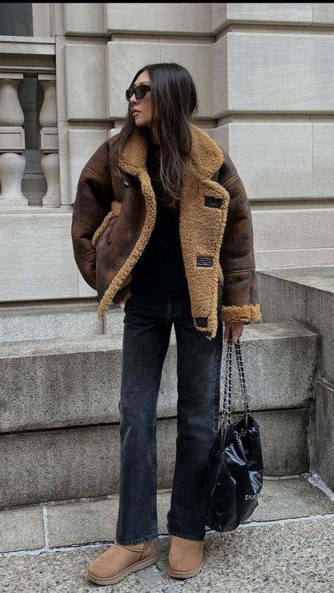 Aviator jacket,  street style Shyan Core, Brown Fur Jacket Outfit, Zip Jacket Outfit, Jean Jacket Street Style, Aviator Jacket Outfit, Brown Aviator Jacket, Scandinavian Street Style, Brown Jacket Outfit, Fur Jacket Outfit