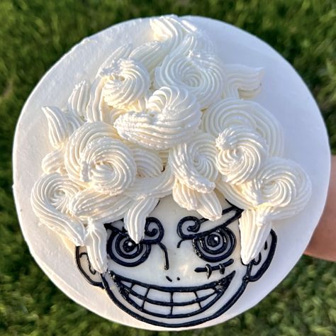 Minamilist One Piece Whipped Cream Cake Plain Birthday Cakes Men, Birthday Cakes Anime, Luffy Cake One Piece, One Piece Themed Birthday Party, One Piece Cake Anime, One Piece Torte, One Piece Cake Ideas, Anime Bday Cake, One Piece Theme Cake