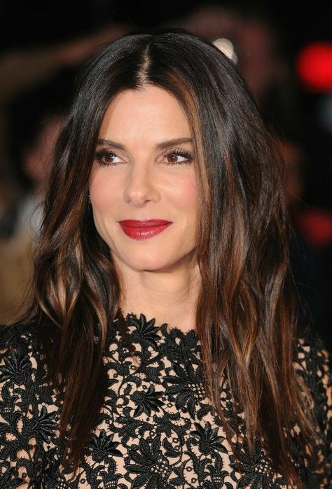 Sandra Bullock Hair, 2014 Hair Trends, Celebrity Hair Trends, Dark Hair With Highlights, London Film Festival, Hair Color Highlights, Beautiful Inside And Out, Sandra Bullock, Fall Hair Color