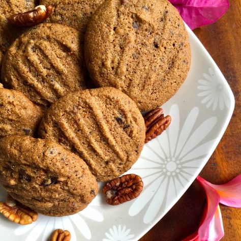 I've used brown rice flour, dark chocolate chips, pecans and coconut sugar to bake these gluten free cookies. Crunchy and slightly chewy. Cookies With Rice Flour, Rice Flour Cookies, Rice Cookies, Gluten Free Pizza Crust, No Flour Cookies, Brown Rice Flour, Crunchy Cookies, Gluten Free Treats, Flour Recipes