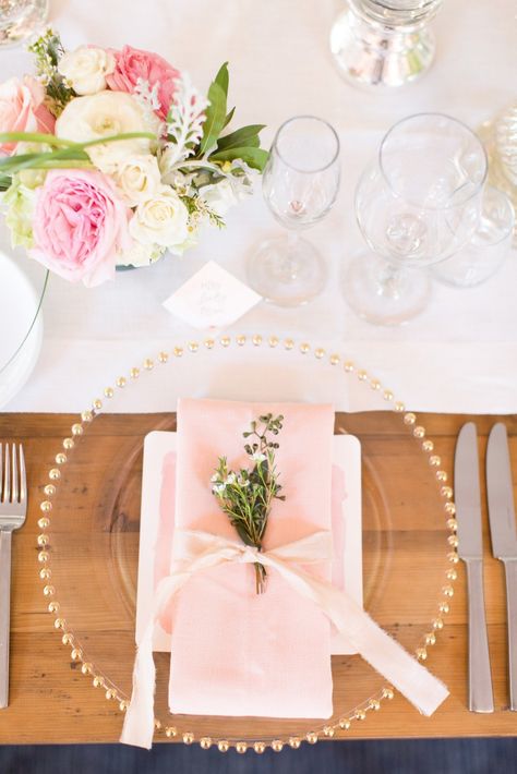 Pink Wedding Table Settings, Pink Wedding Table, Napkins Wedding Table, Pink Wedding Ideas, Wedding Table Pink, Ideas Wedding Party, Silver Wedding Decorations, Pink Wedding Inspiration, Pink Napkins