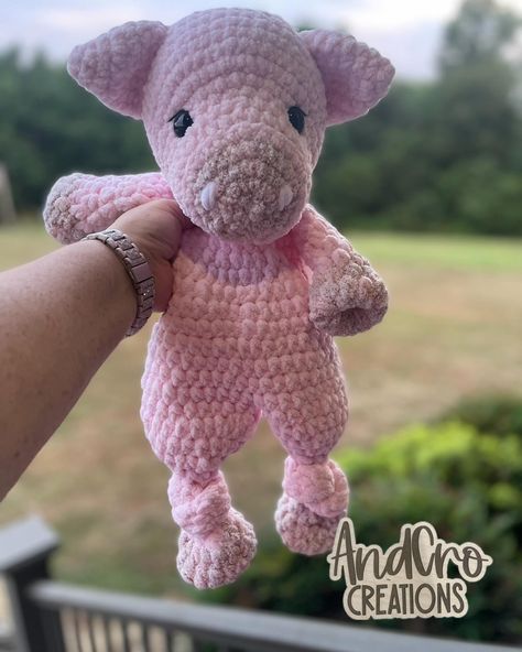 🐷This little piggy is now available in my Etsy shop! Pattern: @lesaknits https://andcrocreations.etsy.com/listing/1762576007 #AmigurumiLove #HandmadeGifts #BabyShowerGift #EtsySeller #AmigurumiPig #PigLovey #CrochetLovey #BabyBlanketToy #HandmadeGift #BabyShowerGift #SoftToy #CrochetPig #CustomLovey #HandmadeLovey #crochetersofinstagram #crochetaddict #fiberartistsofinstagram #plushiesofinstagram #nevertooyoungtolearn #amigurumilove #crochetcommunity #letsgrowtogether #craftersgonnacraft... Pig Amigurumi, Crochet Pig, Crochet Plushies, Crochet Lovey, Handmade Stuffed Animals, Crochet Business, Yorkie Dogs, This Little Piggy, Cozy Corner