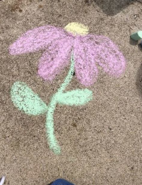 Chalk Art Ideas Easy Step By Step, Chalk Art Ideas Easy Summer, Cute Sidewalk Chalk Art Easy, Easy Things To Draw With Chalk, Summer Chalk Ideas, Easy Sidewalk Chalk Art Ideas, Easy Sidewalk Chalk Art, Chalk Drawings Sidewalk, Easy Chalk Art