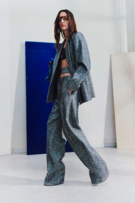 Victoria Beckham Fall 2023, Nyfw 2023, Aw 23, Dress Over Pants, Grey Scale, Pre Fall 2023, Monochromatic Fashion, Trend 2023, Casual Ootd