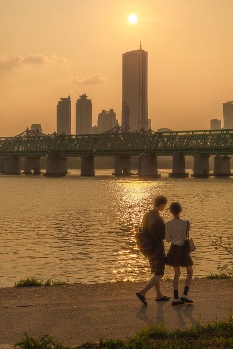 'the most beautiful moment in a day. Sunset in Nodeul Island, Seoul Korea Seoul Couple, Korea Pic, Couples Vacation, Pic Pose, 2025 Vision, Seoul Korea, Telling Stories, Beautiful Moments, Seoul