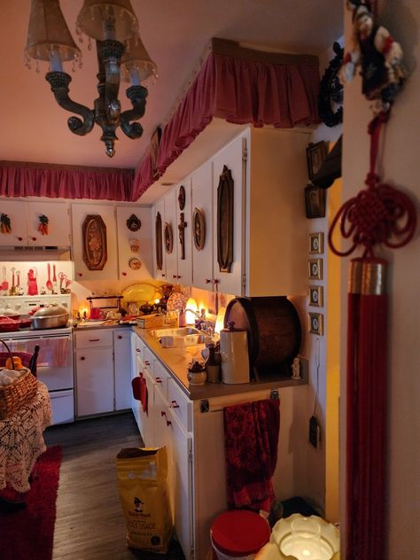 Vintage Grandma House Aesthetic, Grandmas Kitchen Aesthetic, Mexican Grandma Aesthetic, Grandma Kitchen Aesthetic, Cozy Grandma House, Deja Core, Grandma House Aesthetic, Grandma Kitchen, Grandma House