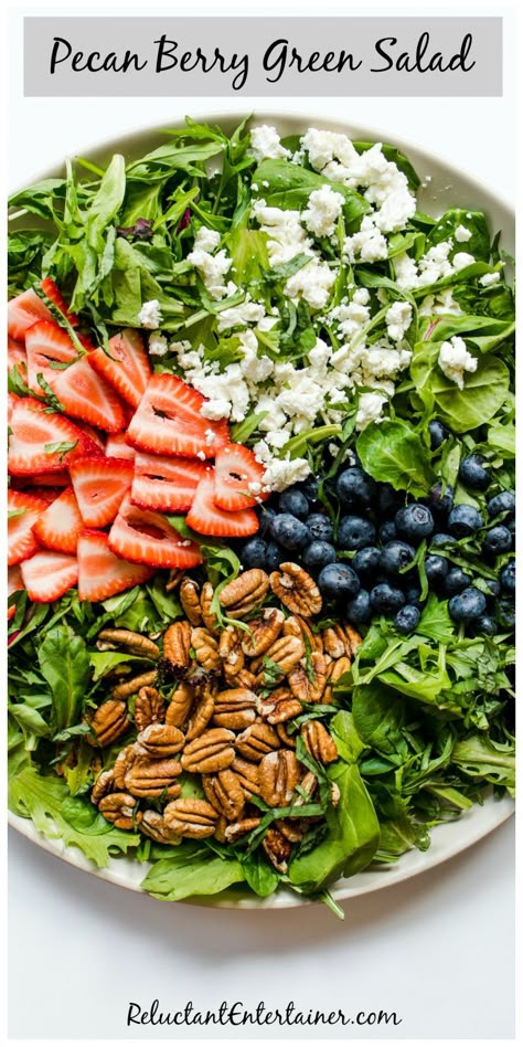 Green Salad With Blueberries, Strawberry Green Salad Recipes, Strawberry Green Salad, Mixed Green Salad Recipes Vinaigrette, Mixed Greens Salad Recipes, Composed Salad, Fig Dessert, Pecan Halves, Spring Mix Salad