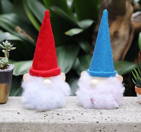 How to make a gnome with a Styrofoam cone Styrofoam Ball Crafts, Styrofoam Crafts, Cone Trees, Gnomes Diy, Cones Crafts, Styrofoam Ball, Diy Gnomes, Gnomes Crafts, White Acrylic Paint