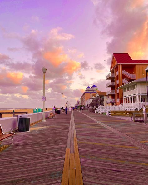 8 OCMD Date Ideas for All Seasons | OC Blog Maryland Vacation, Romantic Beach Getaways, Indoor Mini Golf, Ocean City Maryland, Ocean City Md, Romantic Beach, Rainy Day Activities, Fun Family Activities, Dream Living